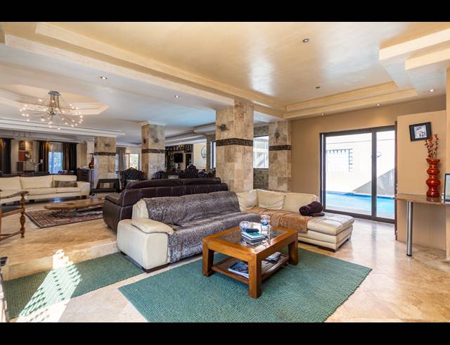 3 BEDROOM HOUSE TO LET IN WEST BEACH